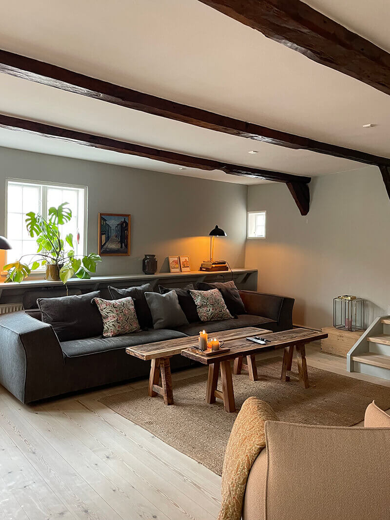 Billede af sofaen i stuen